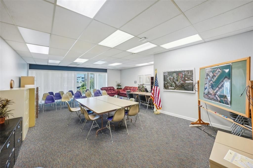 Dining room, Interior, Recessed Lighting