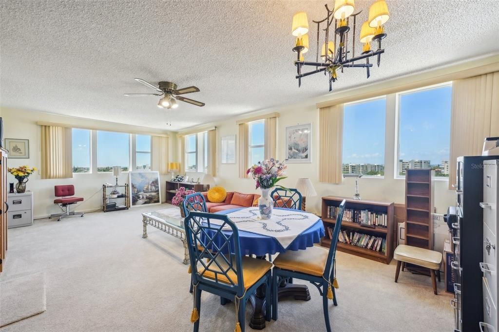Chandelier, Dining room, Interior, Living room