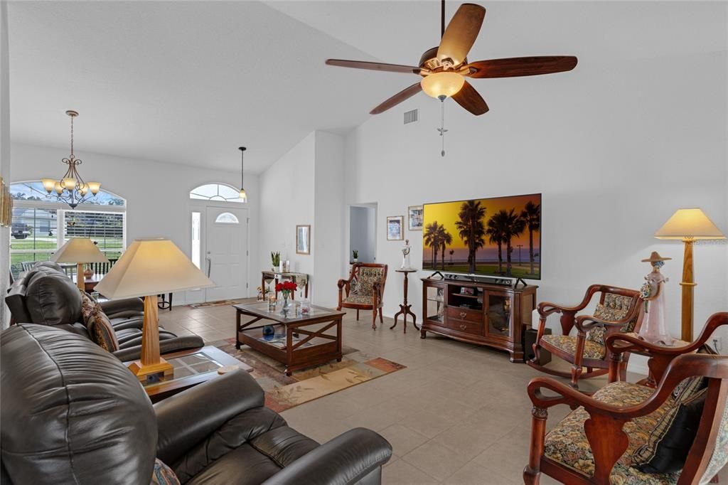 Chandelier, Interior, Living room, Pendant Lights