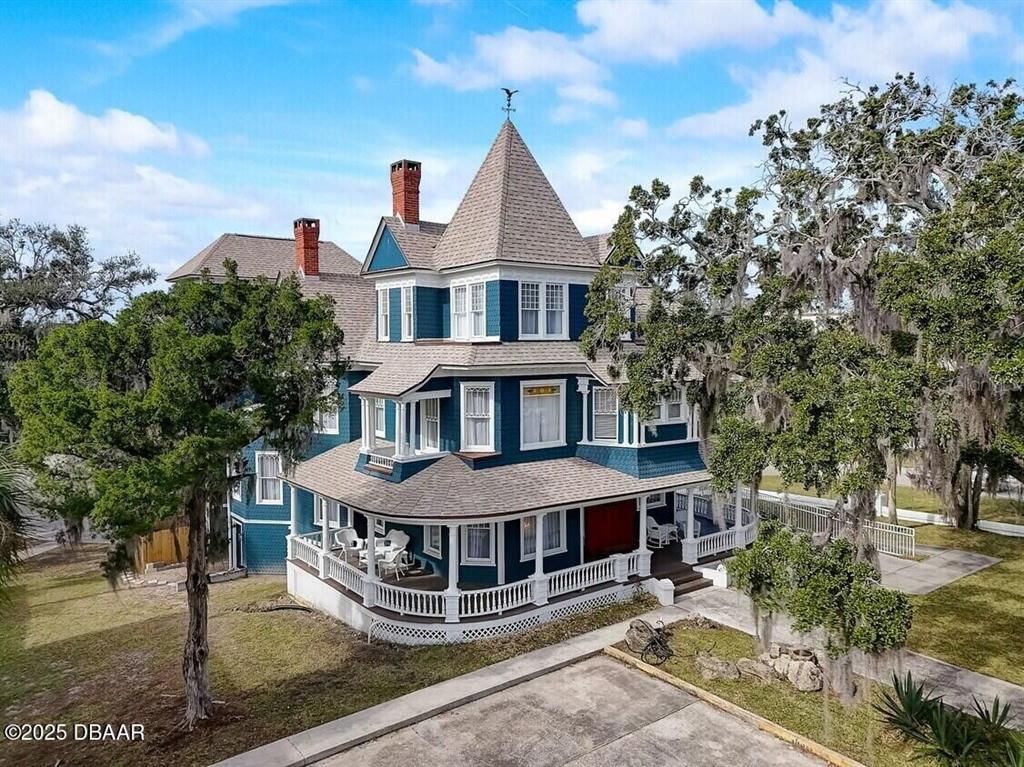 Backyard, Exterior, Facade, Queen Anne Victorian