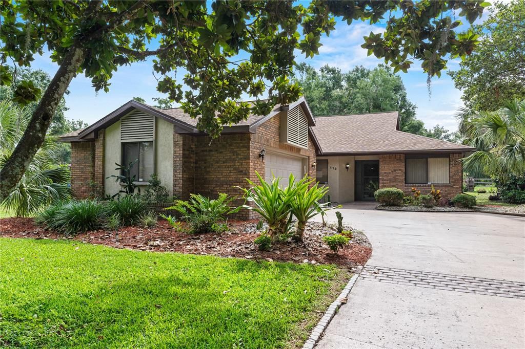 Attached, Exterior, Facade, Brick Facade, Ranch