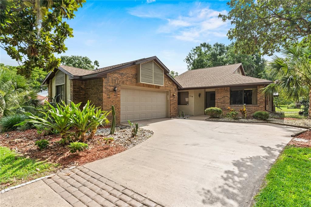 Attached, Exterior, Facade, Brick Facade, Ranch