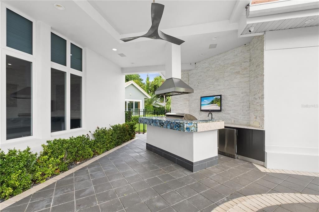 Exterior, Outdoor Kitchen, Recessed Lighting