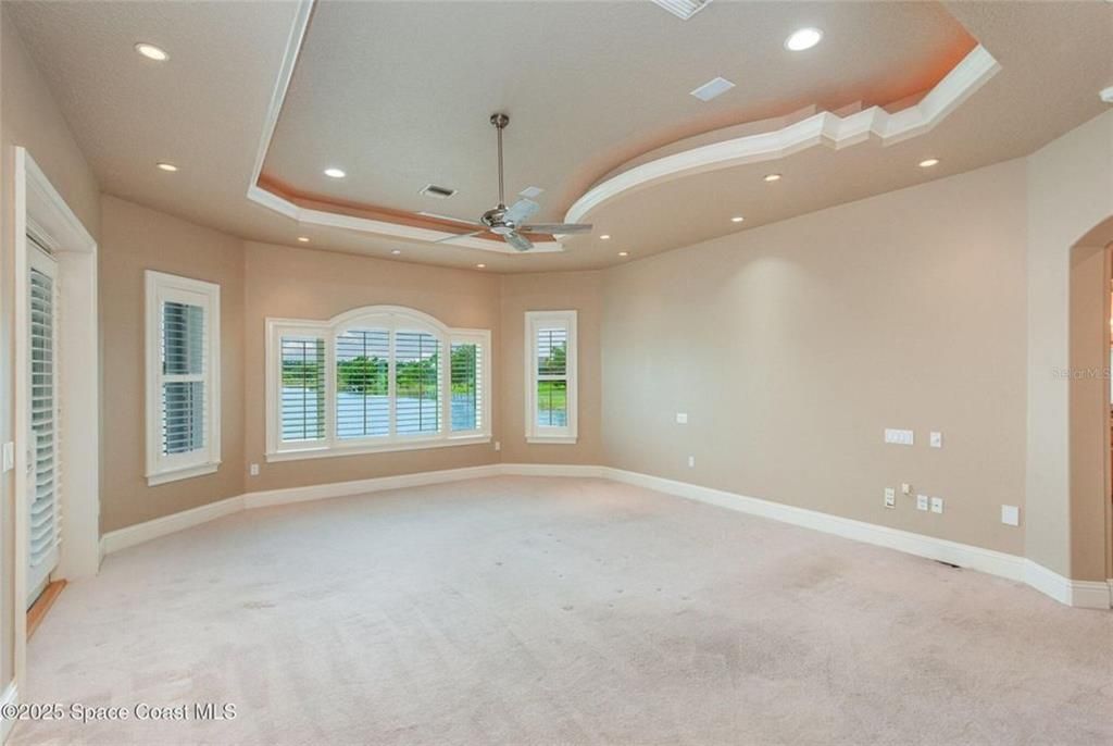 Empty room, Interior, Recessed Lighting