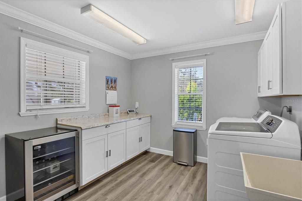 Interior, Washer, Wood Texture Flooring