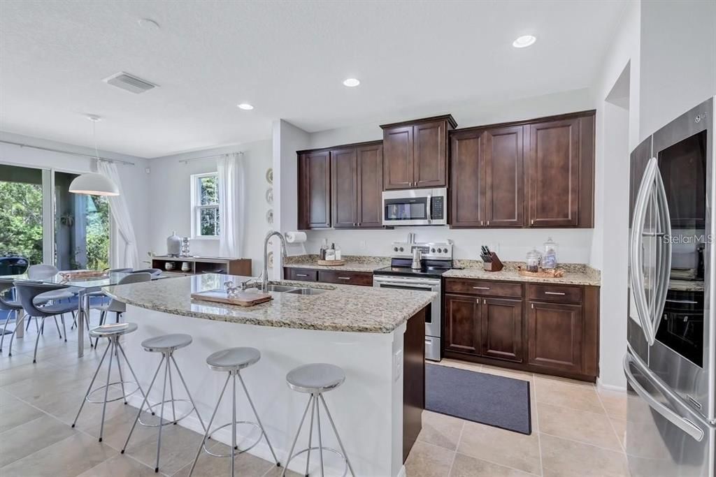 Dining room, Interior, Kitchen, Pendant Lights, Recessed Lighting, Stainless Steel Appliances