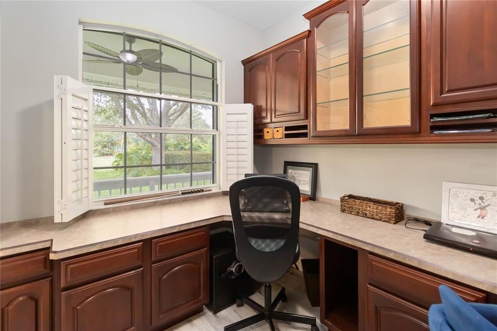 Home Office, Interior