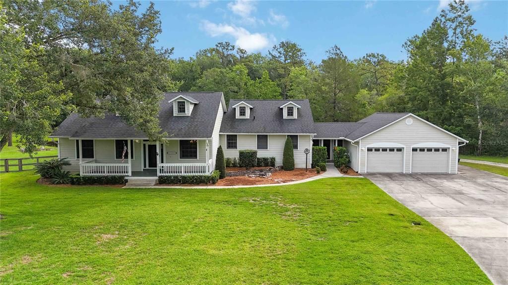 Attached, Exterior, Facade, Cape Cod