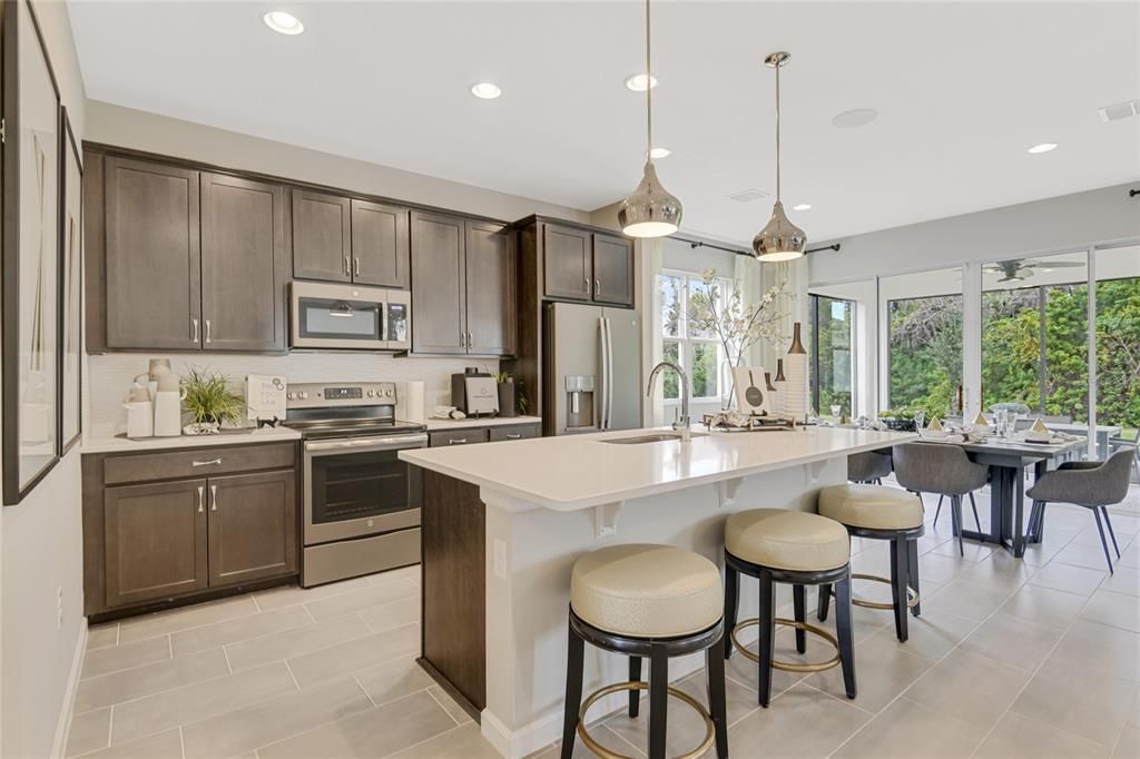 Dining room, Interior, Kitchen, Pendant Lights, Recessed Lighting, Stainless Steel Appliances