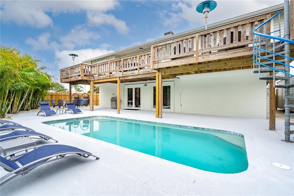Exterior, Pool