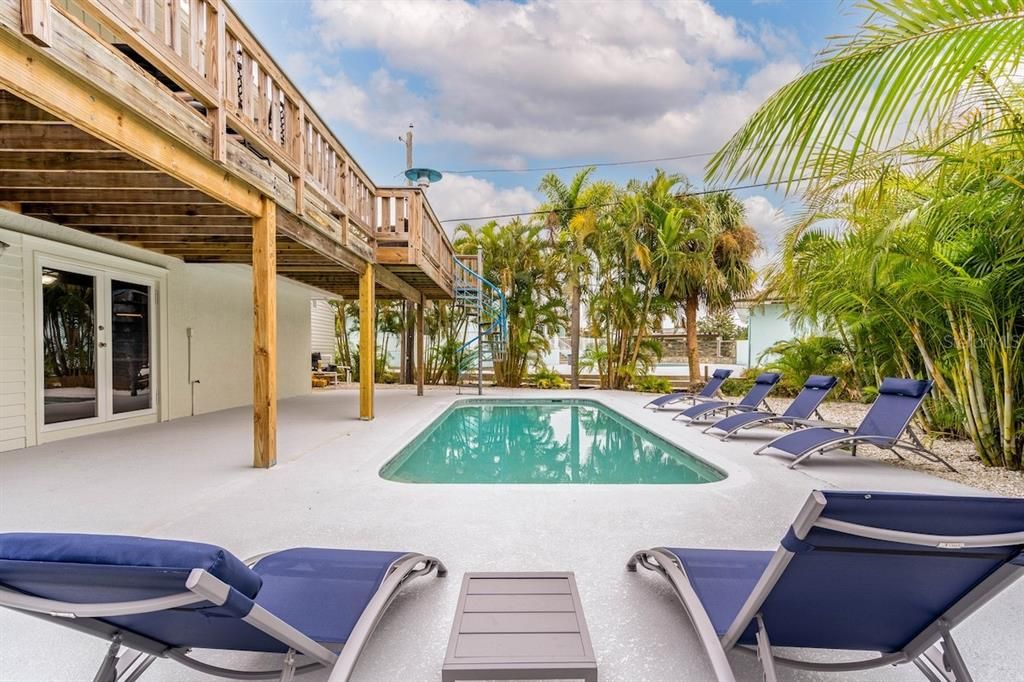 Exterior, Pool