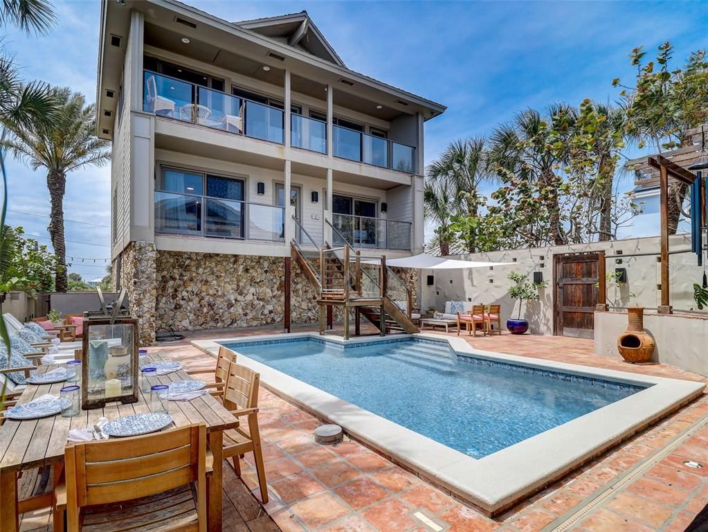 Exterior, Pool
