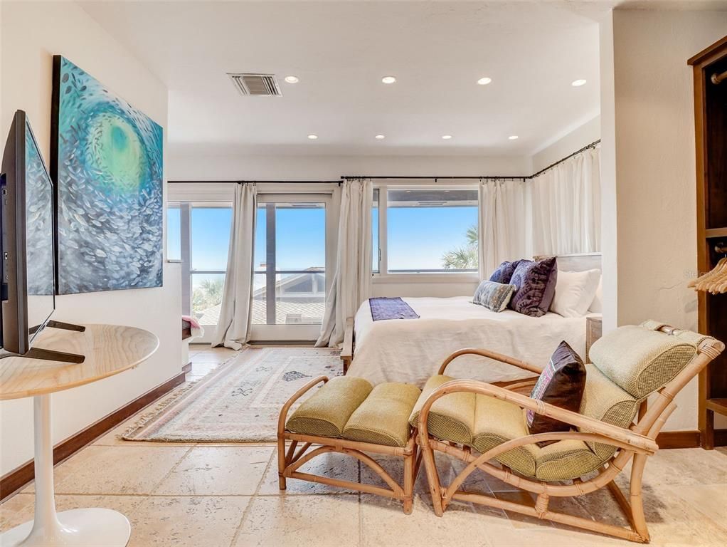 Bedroom, Interior, Recessed Lighting, Water