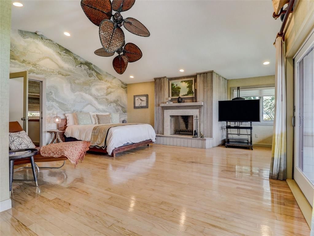 Bedroom, Fireplace, Interior, Recessed Lighting, Wood Texture Flooring