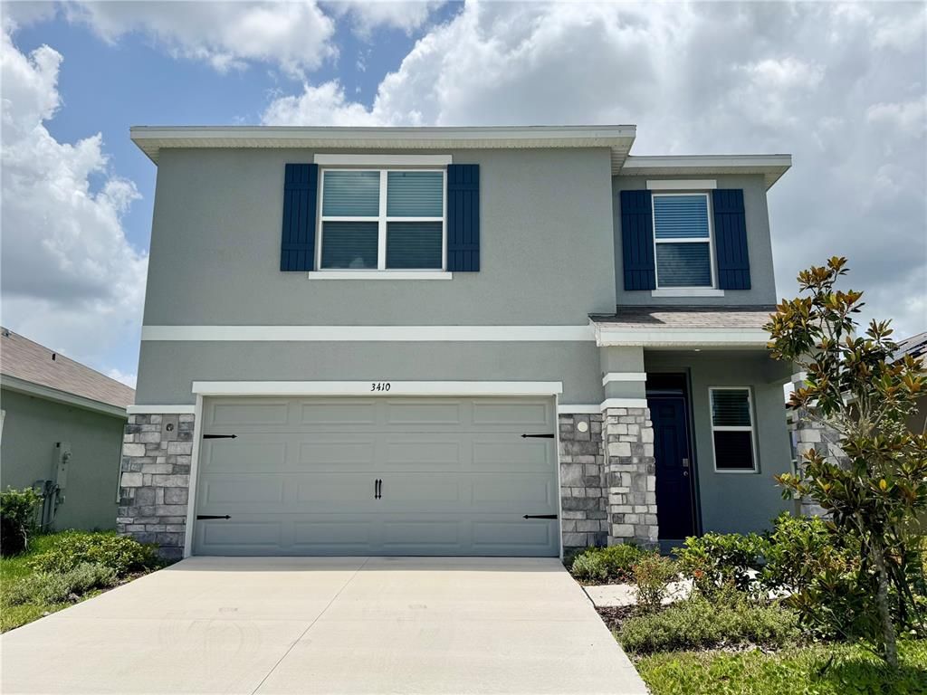 Attached, Exterior, Facade, Modern