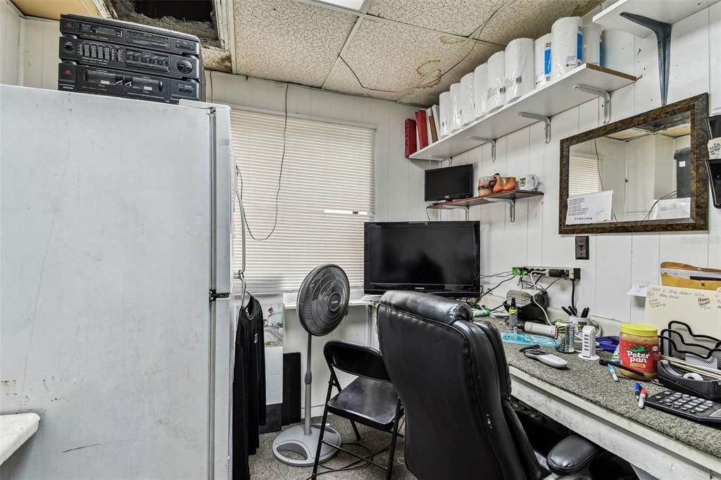 Home Office, Interior