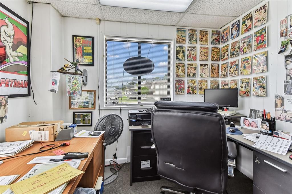 Home Office, Interior