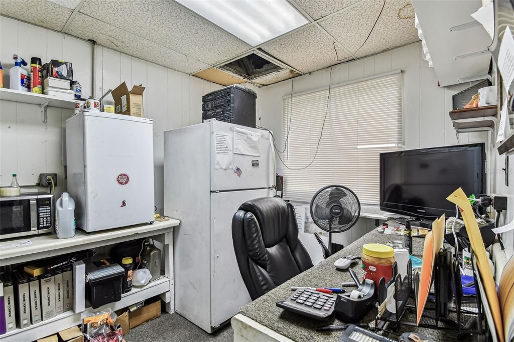 Home Office, Interior