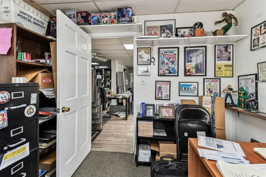 Home Office, Interior