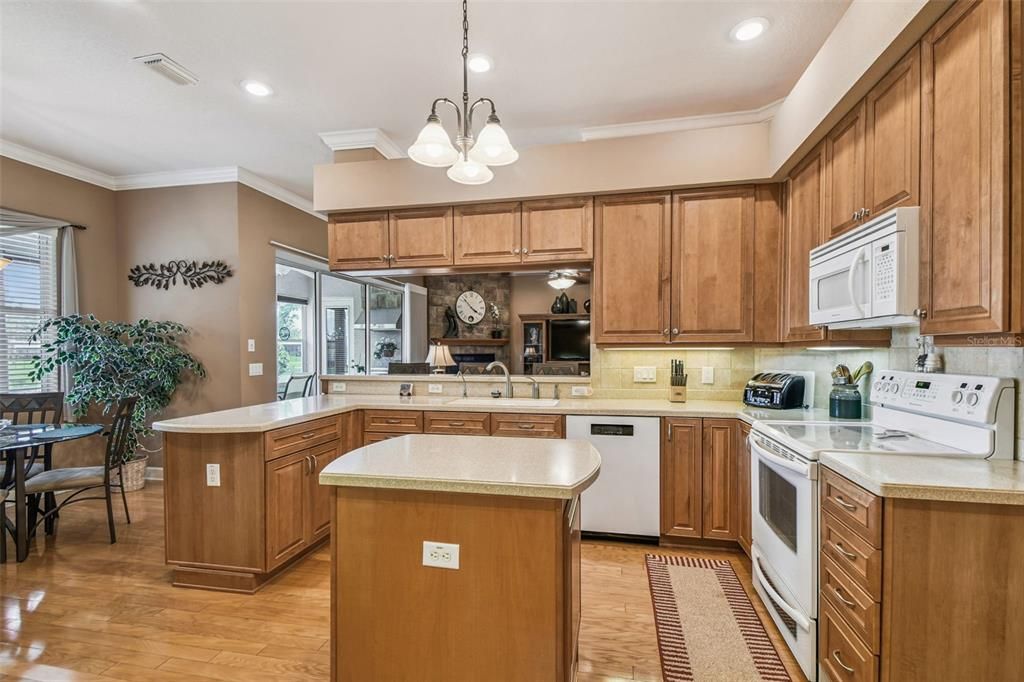 Dining room, Interior, Kitchen, Pendant Lights, Recessed Lighting, Wood Texture Flooring