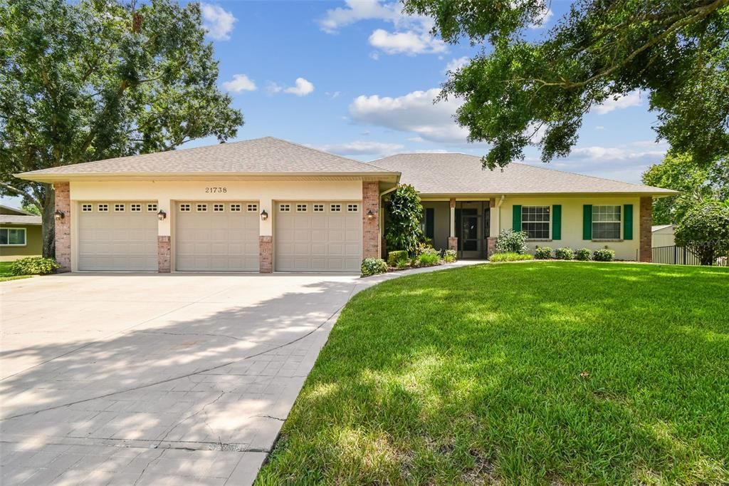 Attached, Exterior, Facade, Ranch