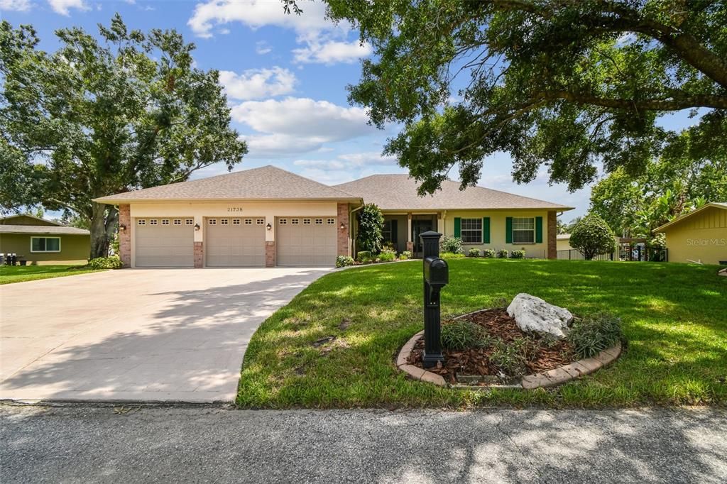 Attached, Exterior, Facade, Ranch