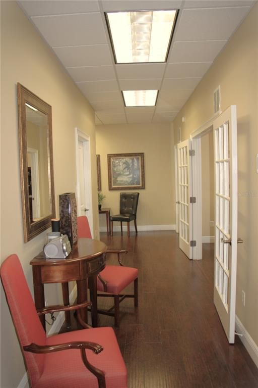 Interior, Recessed Lighting, Wood Texture Flooring