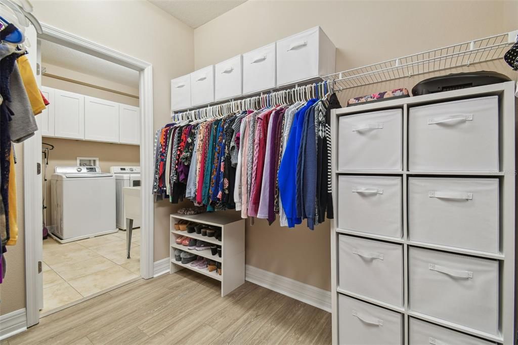 Interior, Walk-in Closets, Washer, Wood Texture Flooring