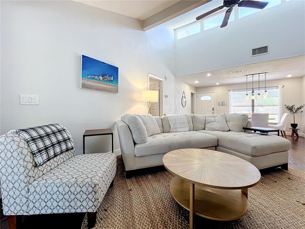 Interior, Living room, Pendant Lights, Recessed Lighting