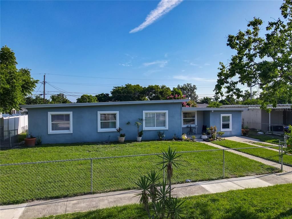 Exterior, Facade, Ranch