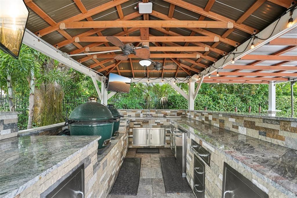 Exterior, Outdoor Kitchen