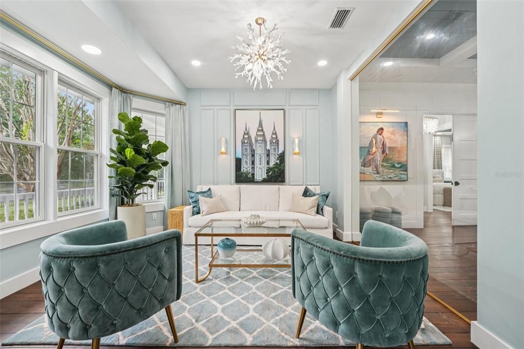 Interior, Living room, Pendant Lights, Recessed Lighting, Wood Texture Flooring