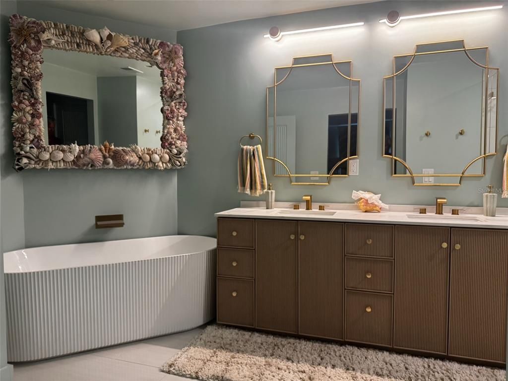 Bathroom, Dual Sink Vanities, Interior