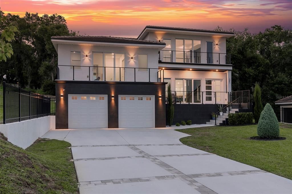 Attached, Exterior, Facade, Modern