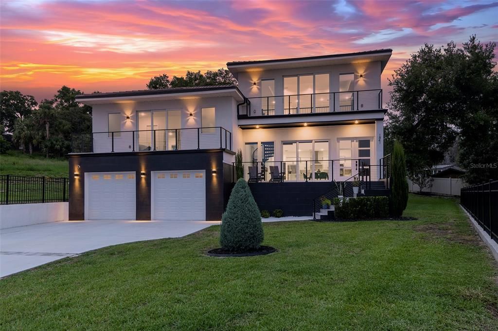 Attached, Backyard, Exterior, Facade, Modern