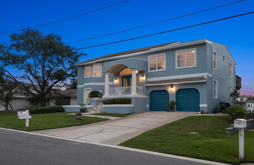 Attached, Exterior, Facade, Raised Ranch