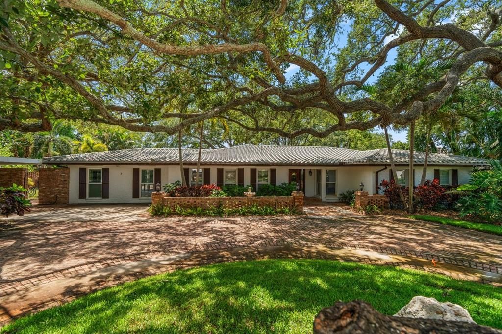 Backyard, Exterior, Facade, Ranch