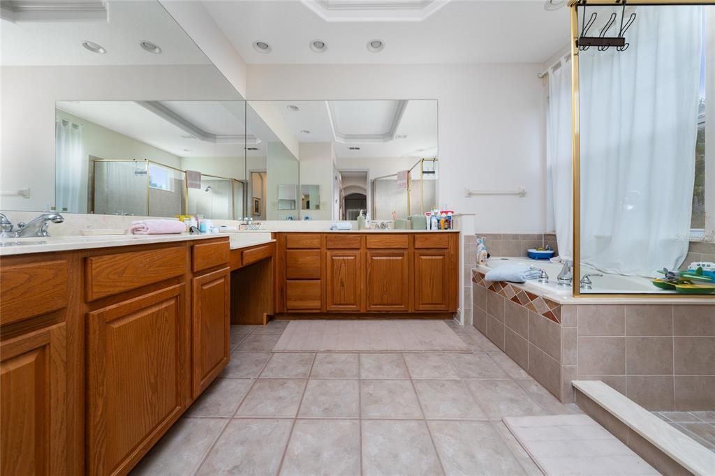 Bathroom, Dual Sink Vanities, Interior, Recessed Lighting