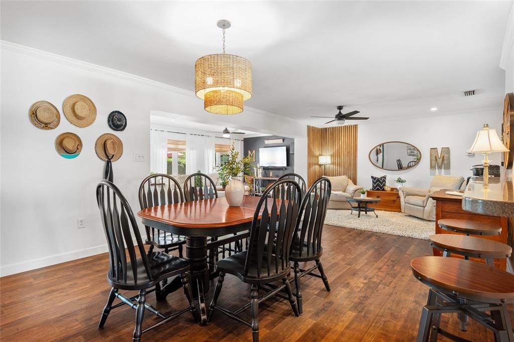 Chandelier, Dining room, Interior, Living room, Recessed Lighting, Wood Texture Flooring