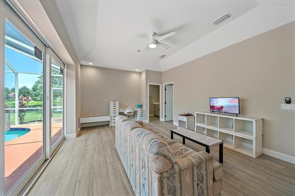 Interior, Recessed Lighting, Wood Texture Flooring