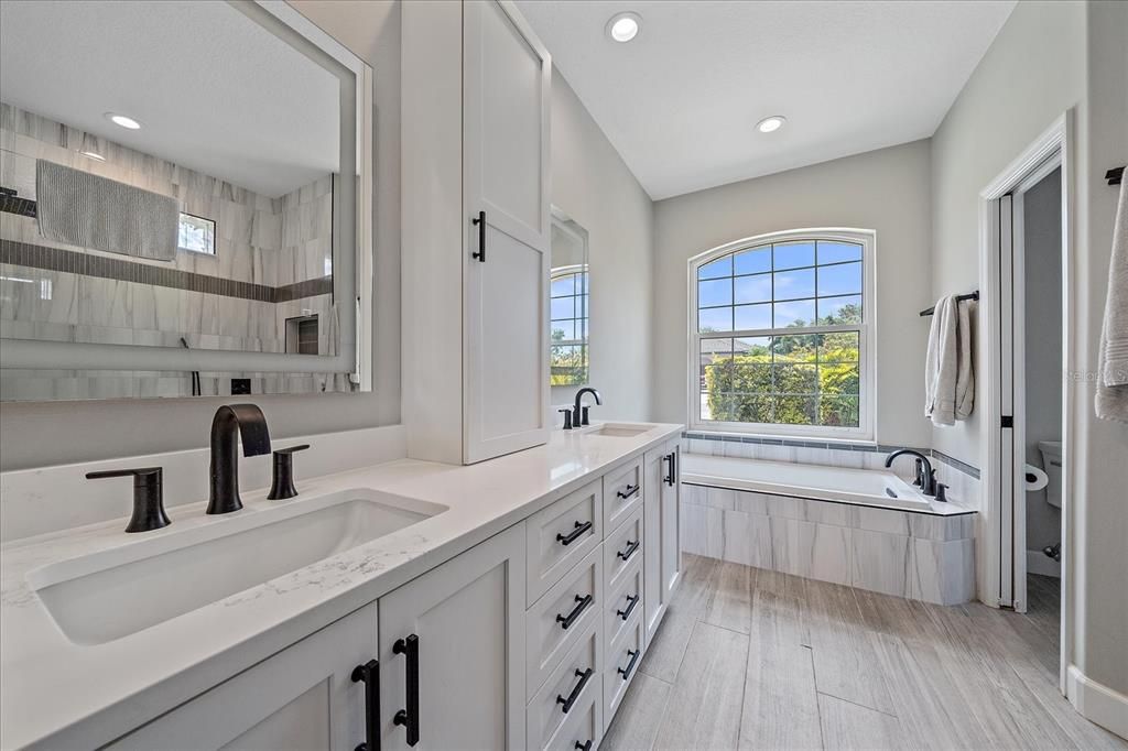 Bathroom, Dual Sink Vanities, Interior, Recessed Lighting