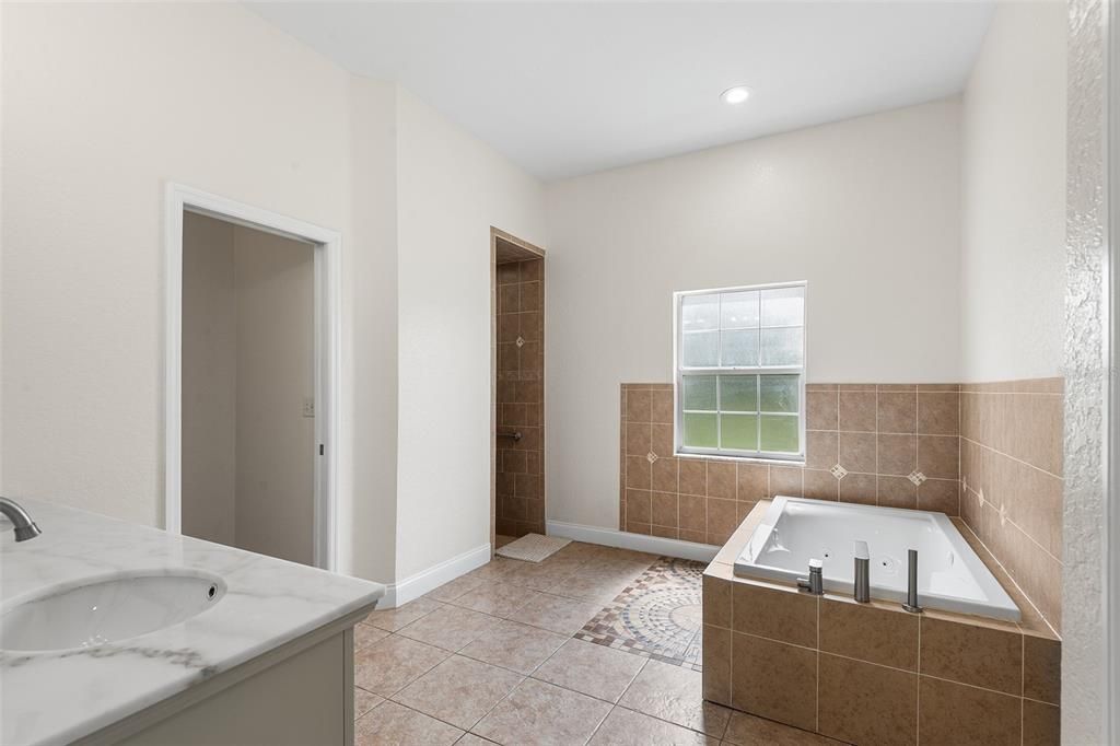 Bathroom, Interior, Recessed Lighting