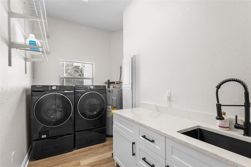 Interior, Washer, Wood Texture Flooring
