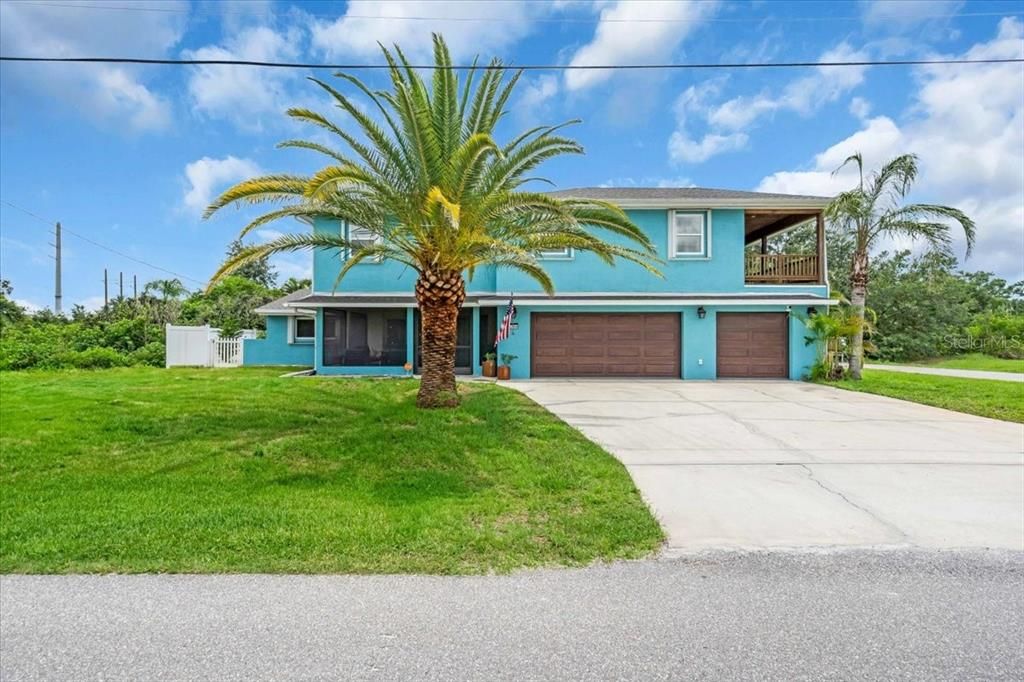 Attached, Backyard, Exterior, Facade, Split Level