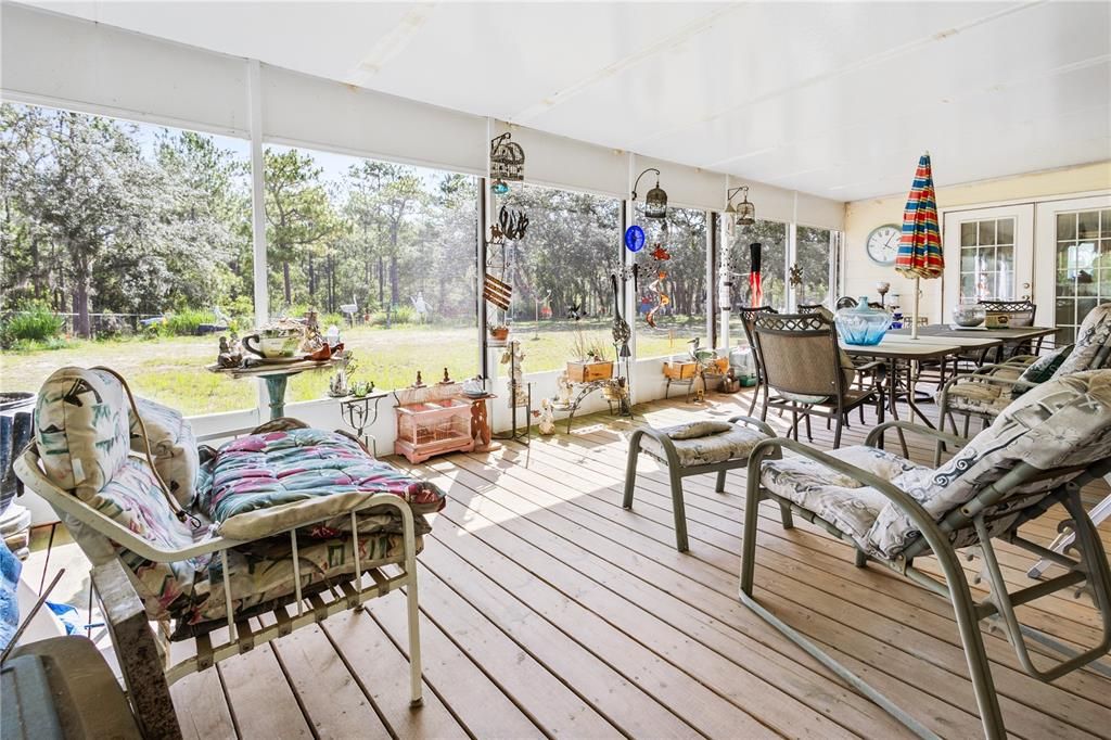 Dining room, Interior, Sun Room, Wood Texture Flooring