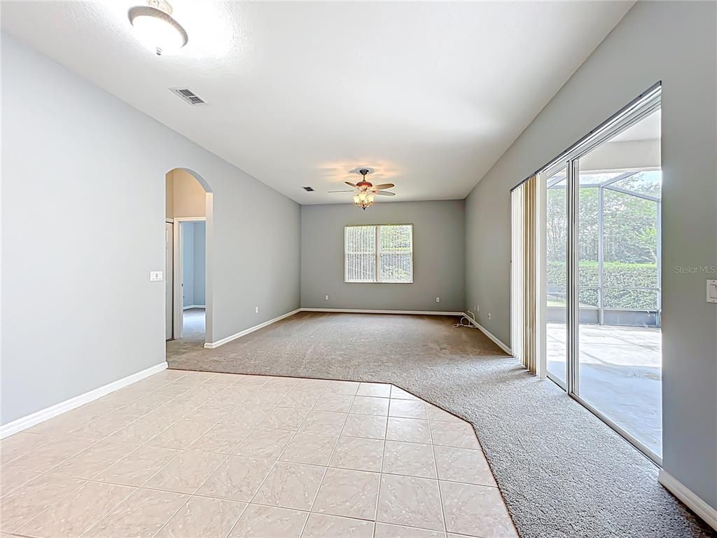 Empty room, Interior