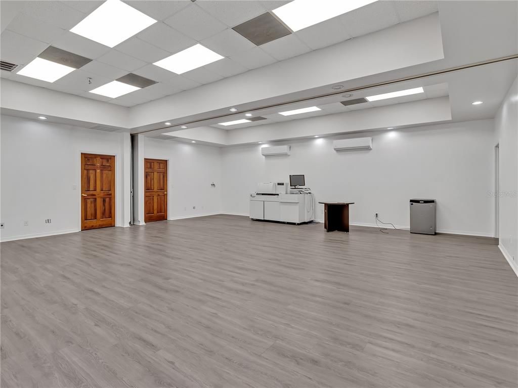 Interior, Recessed Lighting, Wood Texture Flooring