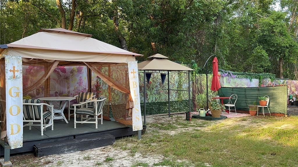 Backyard, Exterior