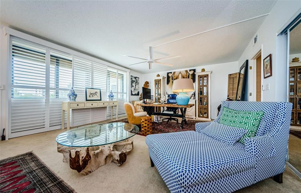 Home Office, Interior