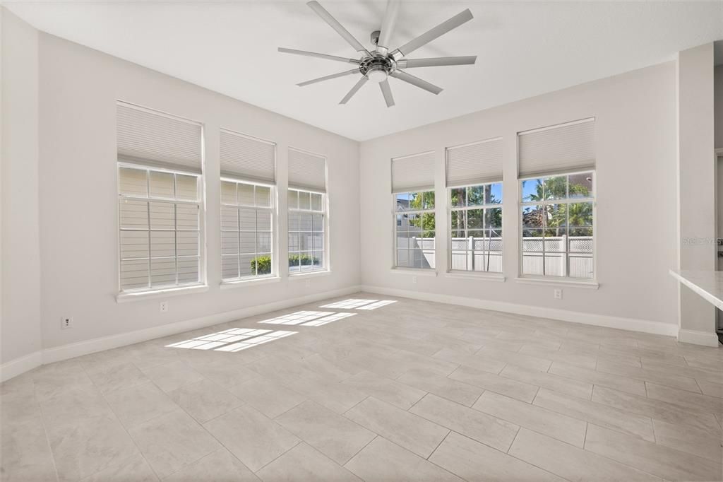 Empty room, Interior